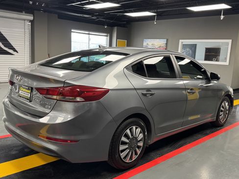 Used 2017 Hyundai Elantra SE FWD image 5