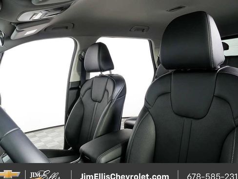 Used 2025 Kia Sorento S FWD image 5