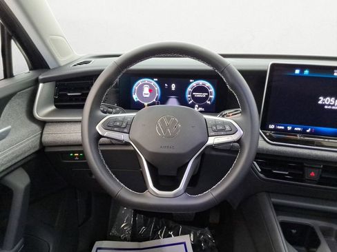 Used 2025 Volkswagen Tiguan S image 15