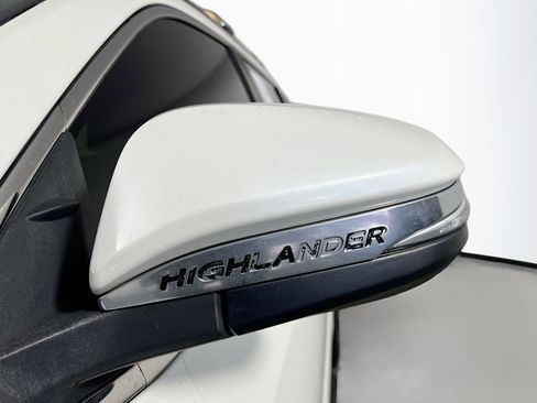 Used 2019 Toyota Highlander SE image 13