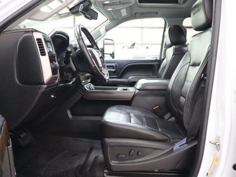 Used 2018 GMC Sierra 2500 Denali w/ Duramax Plus Package AWD/4WD image 6