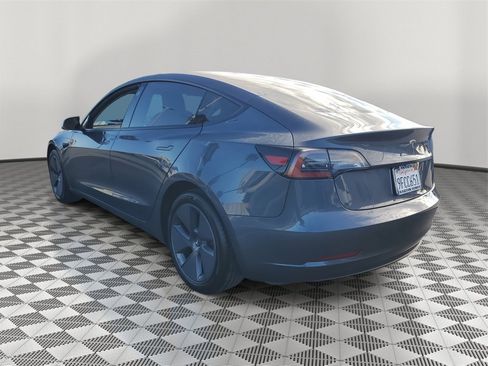 Used 2023 Tesla Model 3 Standard Range image 4