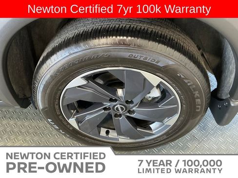 Used 2025 Nissan Rogue SV FWD image 42