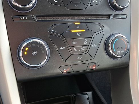 Used 2015 Ford Fusion SE w/ Equipment Group 202A image 16