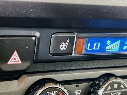 Used 2022 Toyota Tacoma TRD Off-Road w/ TRD Premium Off Road Package AWD/4WD image 20