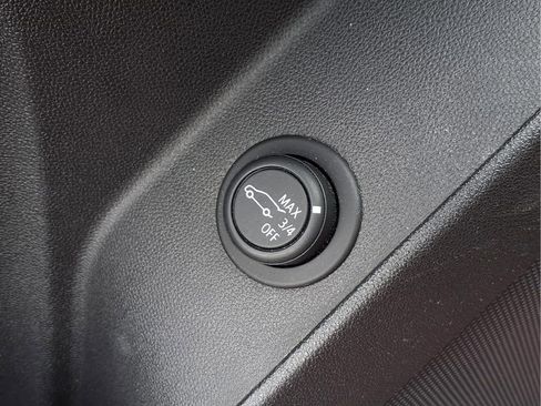 Used 2020 Chevrolet Equinox LT image 17