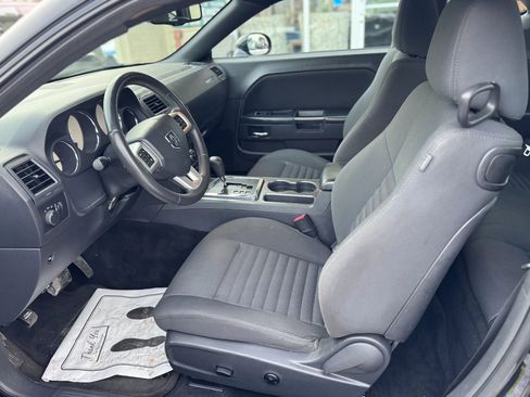 Used 2014 Dodge Challenger SXT image 14
