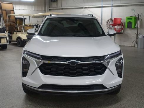 New 2026 Chevrolet Trax LT w/ LT Convenience Package FWD image 2