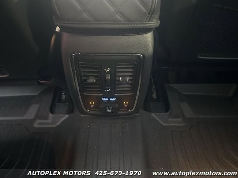 Used 2018 Jeep Grand Cherokee Limited image 16
