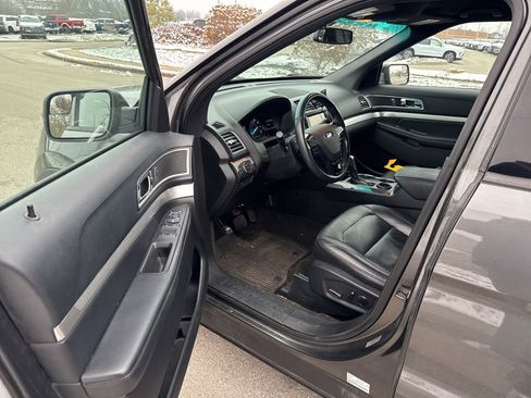 Used 2016 Ford Explorer XLT w/ Equipment Group 202A image 8
