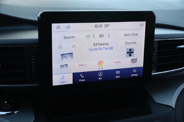 Used 2020 Ford Explorer XLT w/ Equipment Group 202A AWD/4WD image 18
