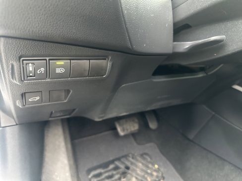 Used 2023 Toyota Corolla Cross XLE w/ Convenience Package image 31