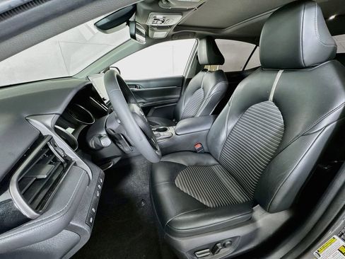 Used 2022 Toyota Camry SE w/ Cold Weather Package FWD image 20
