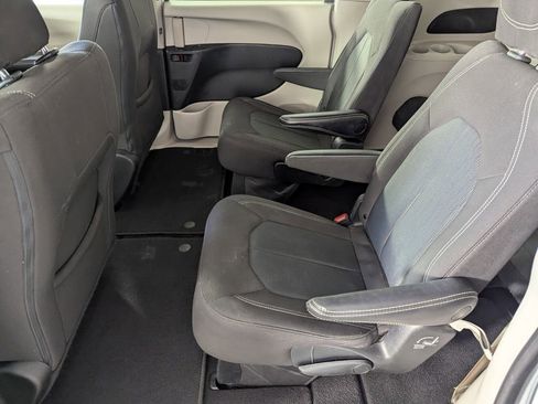 Certified 2022 Chrysler Voyager LX image 14