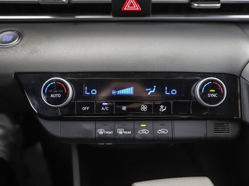 Used 2023 Hyundai Elantra SEL FWD image 18