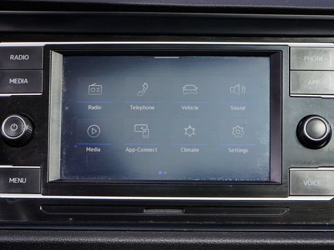 Used 2022 Volkswagen Jetta SE FWD image 29