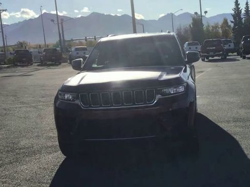 New 2025 Jeep Grand Cherokee Laredo X w/ Luxury Tech Group I image 3