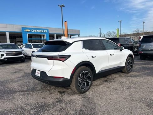 New 2026 Chevrolet Equinox EV LT image 3