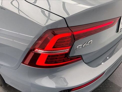 Used 2022 Volvo S60 B5 Momentum FWD image 30