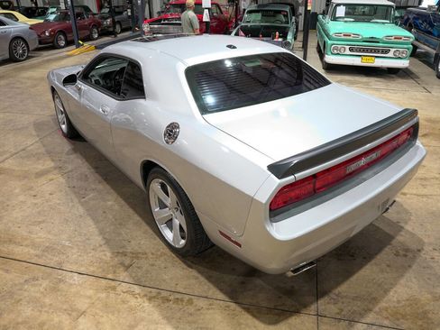 Used 2009 Dodge Challenger SRT8 RWD image 16