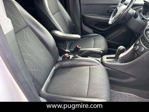 Used 2017 Chevrolet Trax LT w/ LT Convenience Package image 13