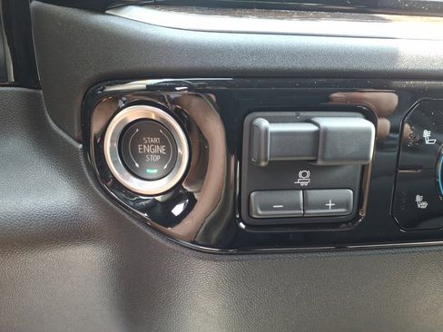 New 2025 GMC Sierra 2500 SLE w/ SLE Value Package; image 17