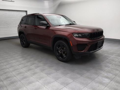 Used 2023 Jeep Grand Cherokee Altitude AWD/4WD image 11