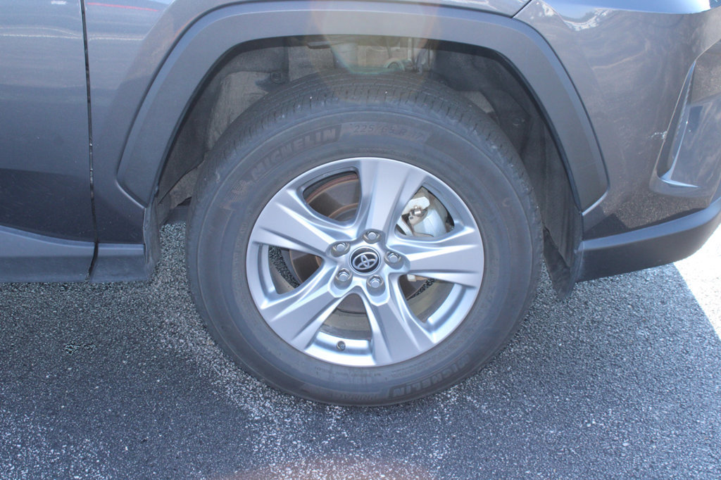 Used 2025 Toyota RAV4 XLE FWD image 16