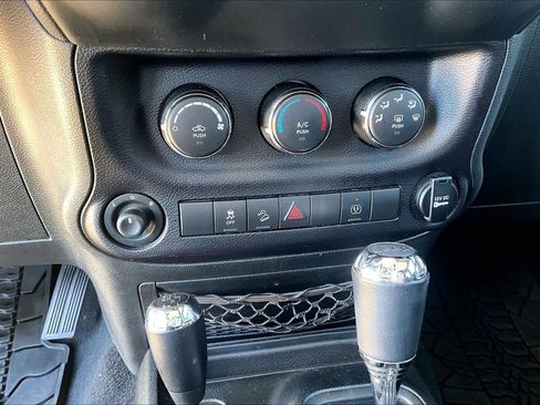 Certified 2018 Jeep Wrangler Unlimited Sahara image 30