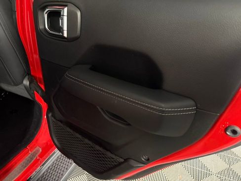 Used 2022 Jeep Wrangler Unlimited Sahara image 31