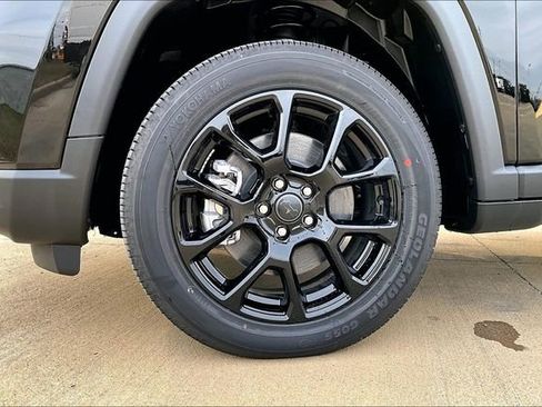 New 2026 Jeep Compass Latitude image 15