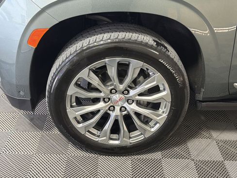 Used 2024 GMC Yukon Denali w/ Denali Reserve Package image 12
