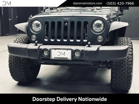 Used 2017 Jeep Wrangler Unlimited Rubicon w/ Connectivity Group AWD/4WD image 14