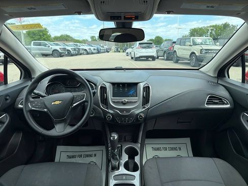 Used 2018 Chevrolet Cruze LT w/ Convenience Package FWD image 13