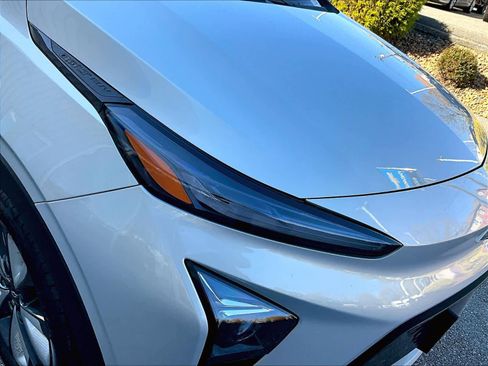 Certified 2023 Chevrolet Bolt EUV LT w/ Convenience Package image 30