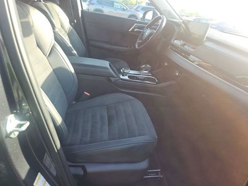 Used 2025 Mitsubishi Outlander AWD image 8