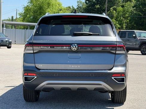 New 2026 Volkswagen Taos SE FWD image 3