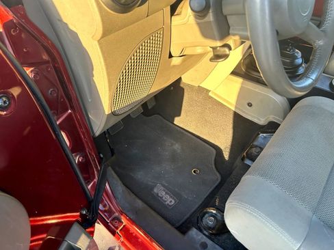 Used 2007 Jeep Wrangler Unlimited Sahara w/ Dual Top Group image 14