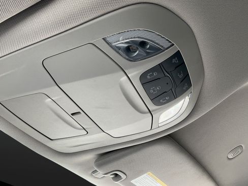 Used 2024 Chrysler Pacifica Touring-L FWD image 37