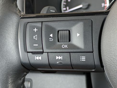 Used 2022 Nissan Pathfinder SV FWD image 26