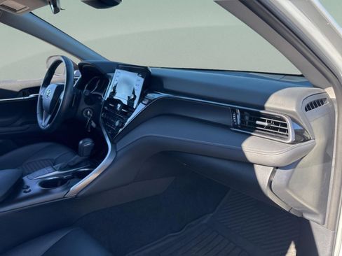 Used 2024 Toyota Camry SE image 37