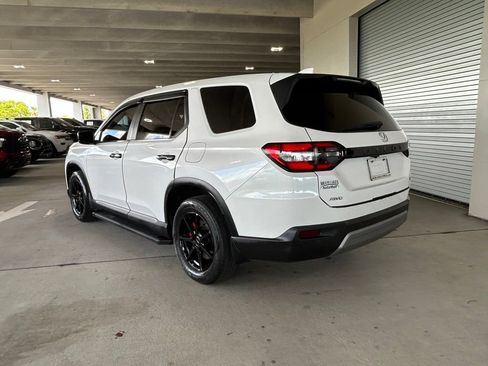 Used 2024 Honda Pilot EX-L image 3