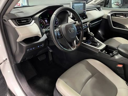 Used 2019 Toyota RAV4 XLE Premium w/ Cold Weather Package FWD image 19