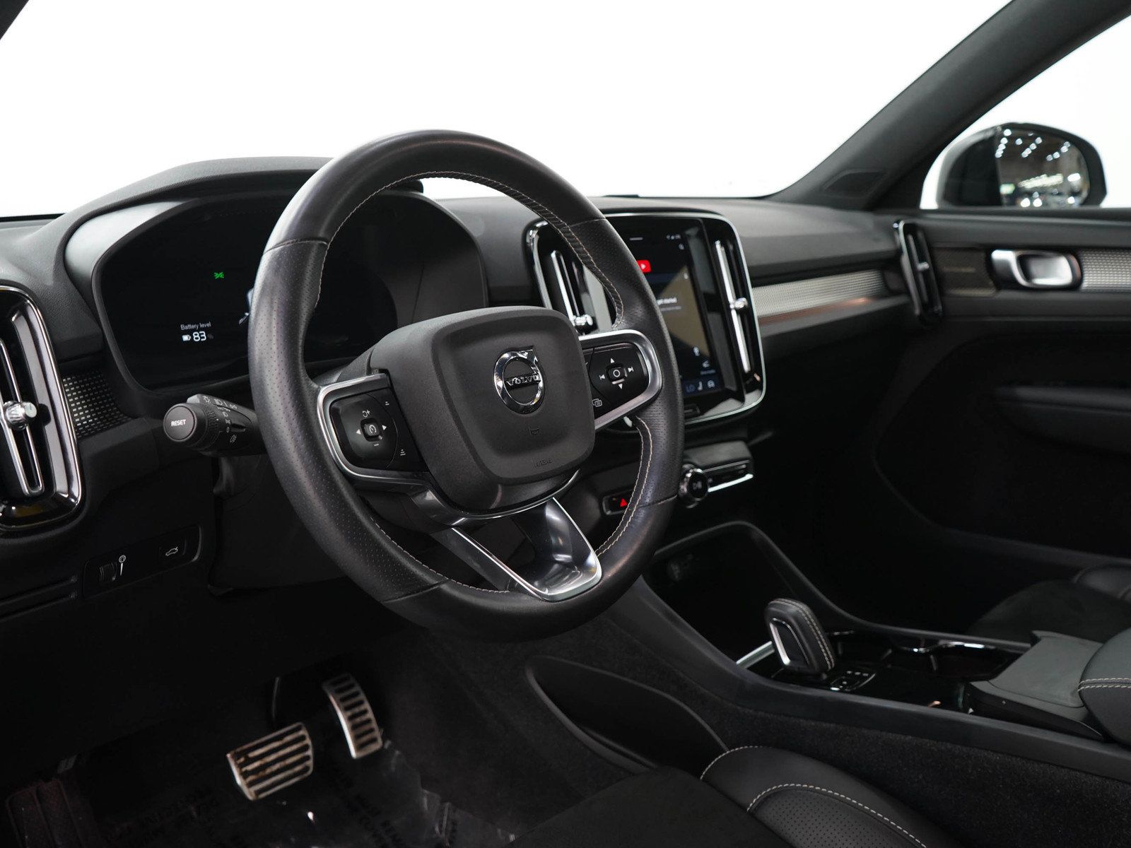 Used 2021 Volvo XC40 P8 Recharge w/ Advanced Package AWD/4WD image 26