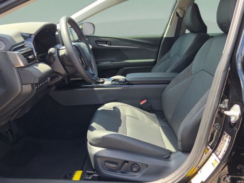 Used 2025 Toyota Camry XLE w/ Premium Plus Package FWD image 12