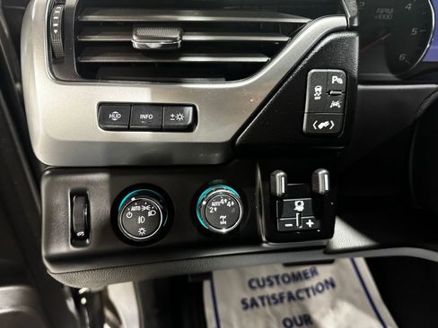 Used 2020 Chevrolet Tahoe Premier AWD/4WD image 34