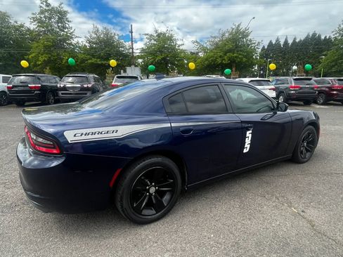 Used 2015 Dodge Charger SXT RWD image 3