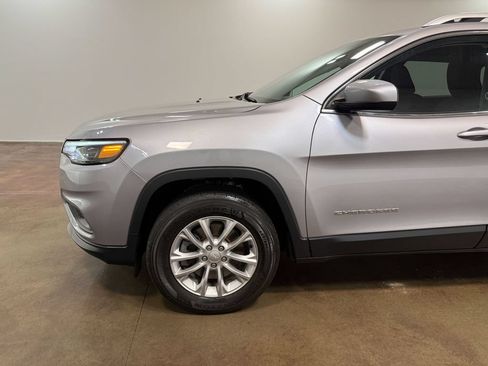 Used 2019 Jeep Cherokee Latitude w/ Comfort & Convenience Group AWD/4WD image 38