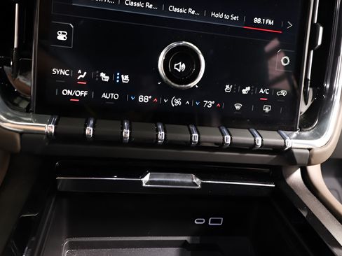 Used 2025 GMC Yukon Denali Ultimate AWD/4WD image 11