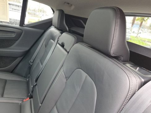 Certified 2025 Volvo XC40 B5 Plus w/ Climate Package image 6